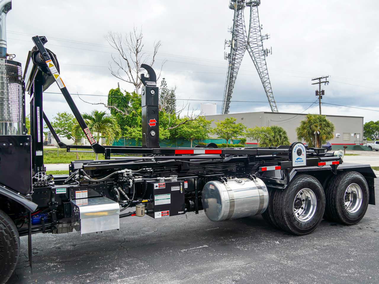 KW Apex built Hooklift Truck for Sale KW Apex built Hooklift Truck for Sale