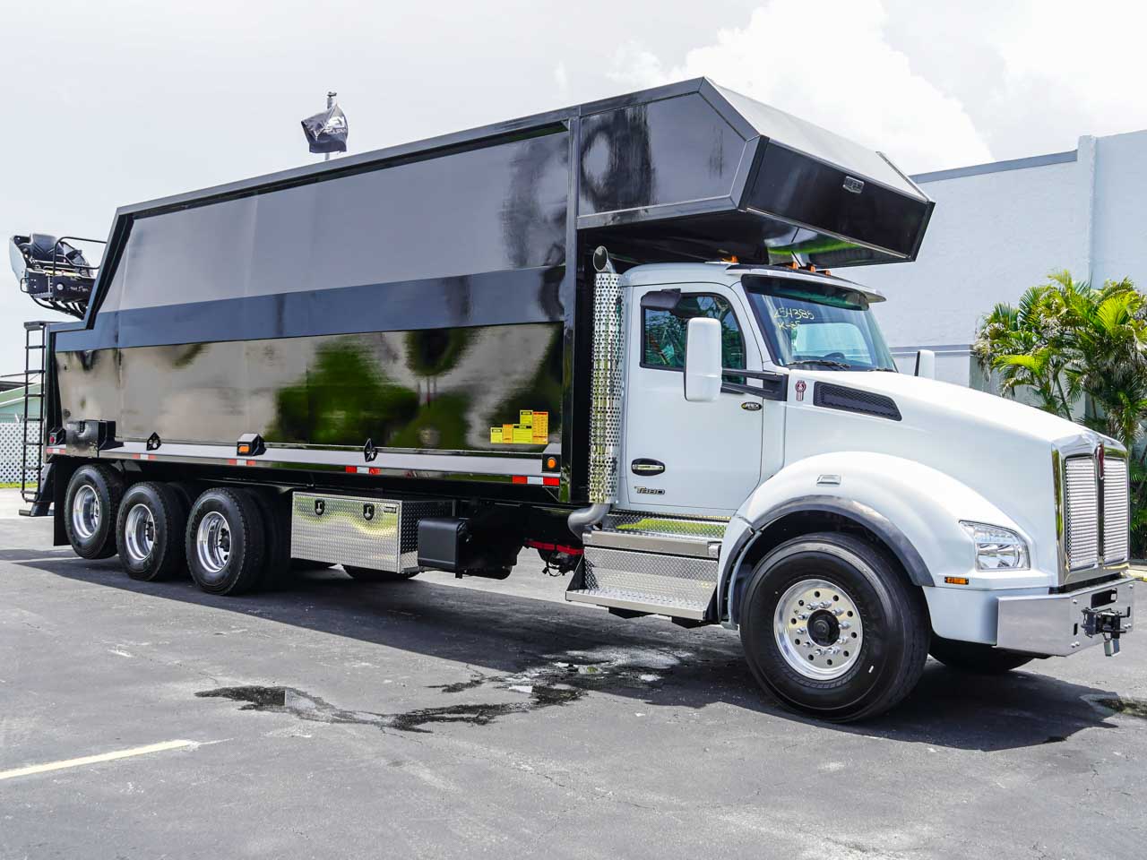 2027 KENWORTH T880 PALFINGER GRAPPLE TRUCK 2027 KENWORTH T880 PALFINGER GRAPPLE TRUCK - image 1 of 6
