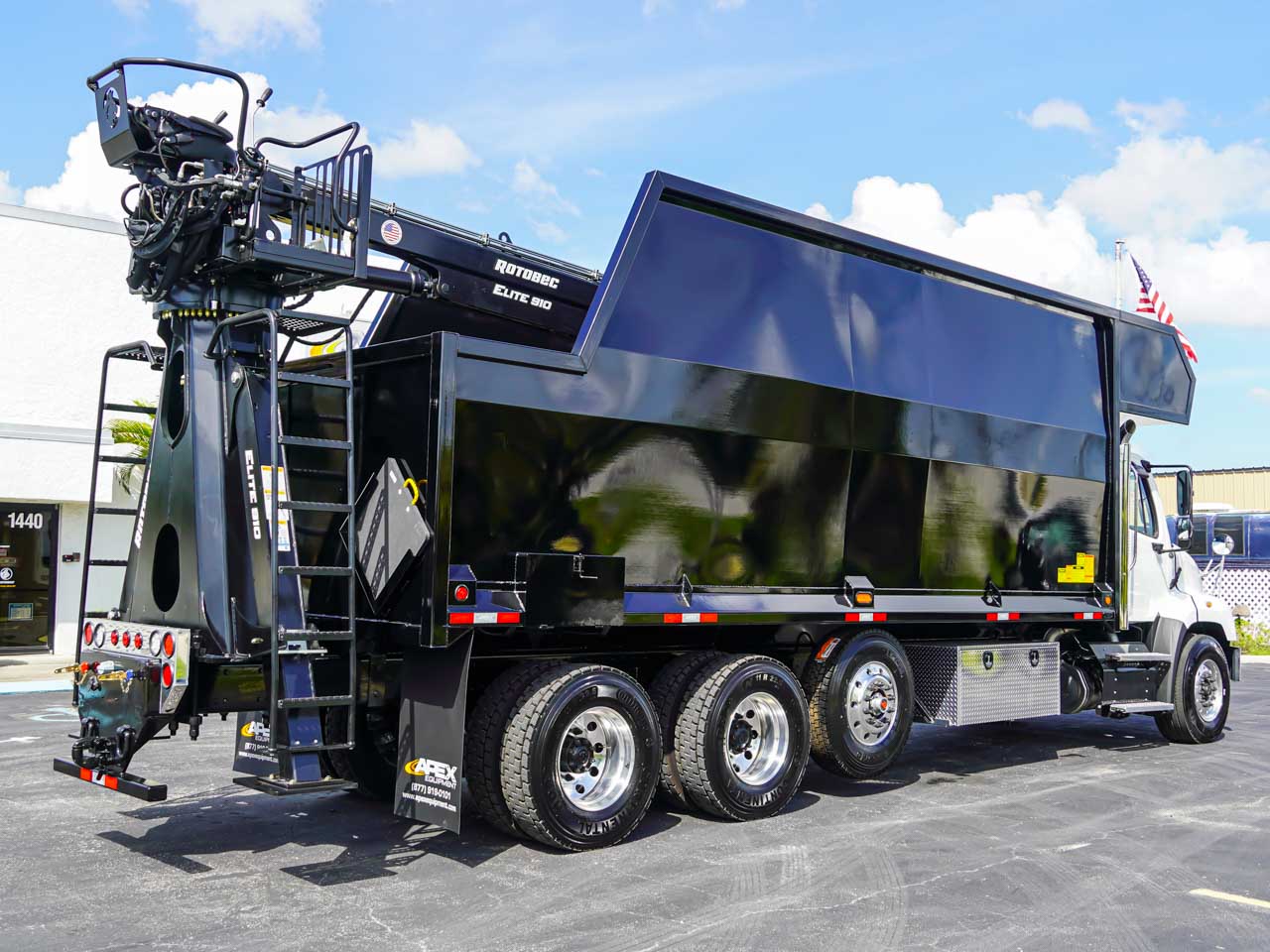 Freightliner 114SD Rotobec Rear Load Grapple Truck Freightliner 114SD Rotobec Rear Load Grapple Truck
