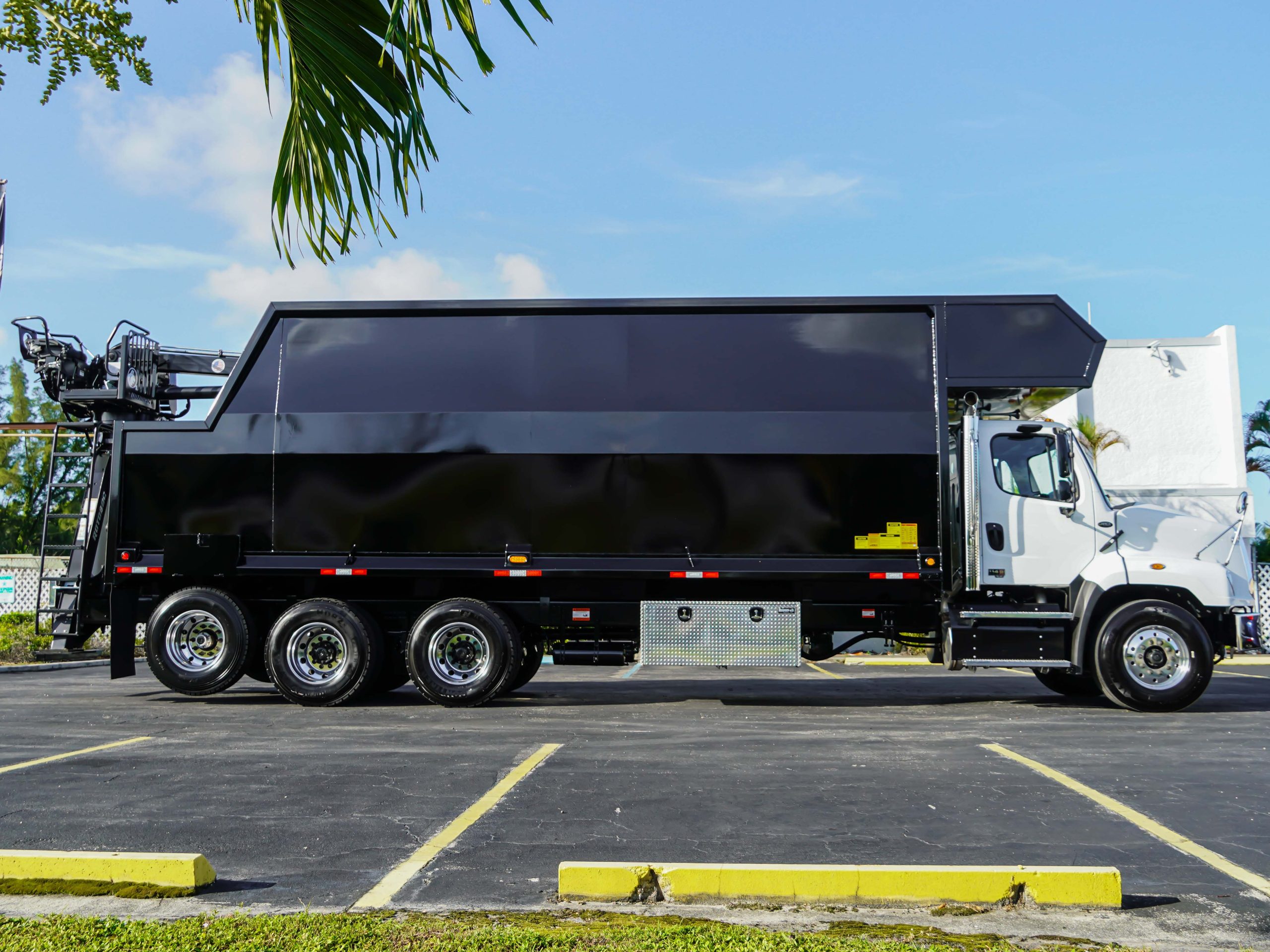 2027 FREIGHTLINER 114SD GRAPPLE TRUCK 2027 FREIGHTLINER 114SD GRAPPLE TRUCK - image 5 of 6