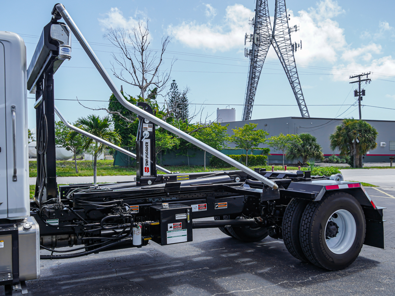 New Hino L7 Hooklift Truck for Sale New Hino L7 Hooklift Truck for Sale