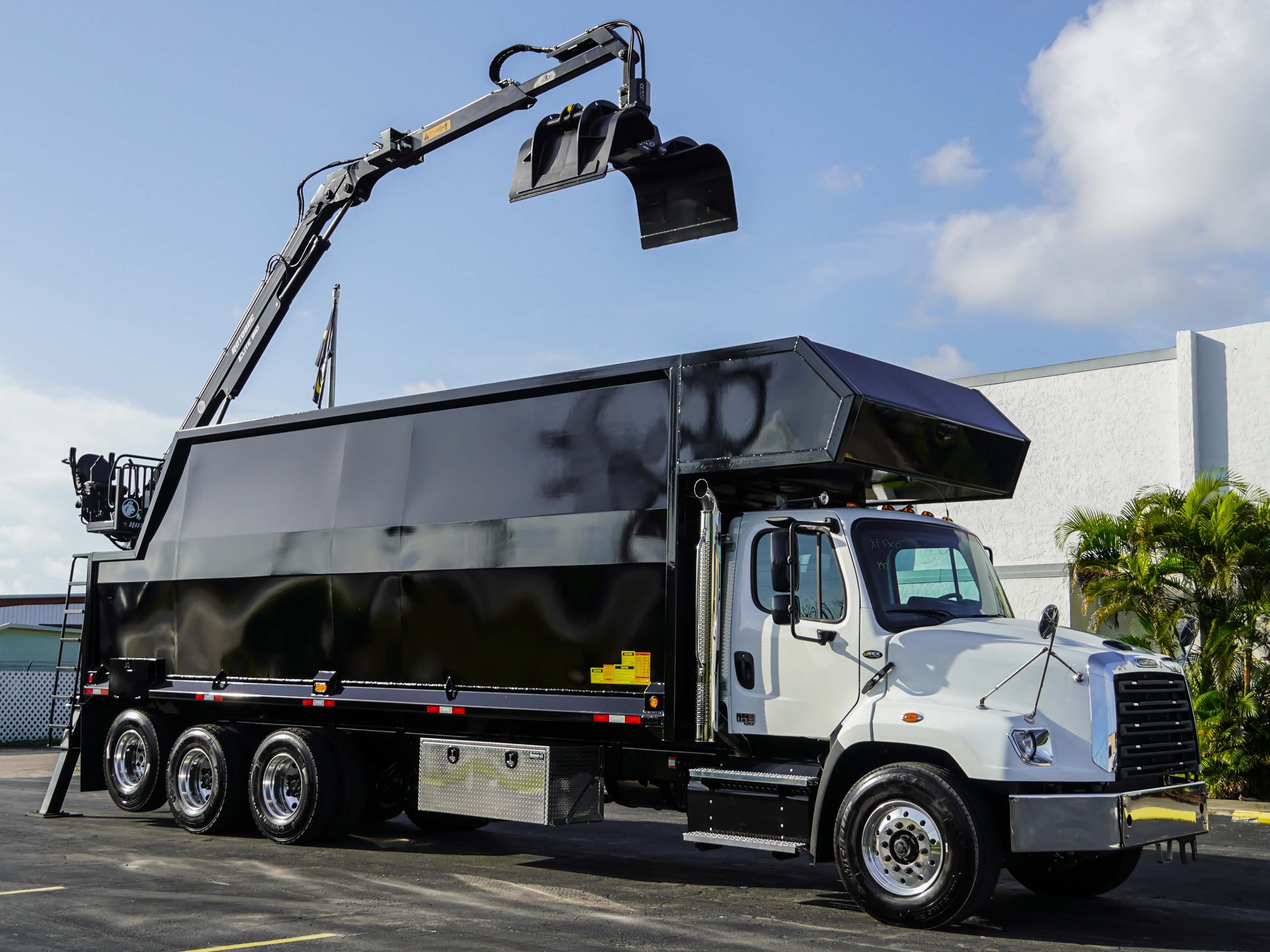 Freightliner Grapple Truck Freightliner Grapple Truck