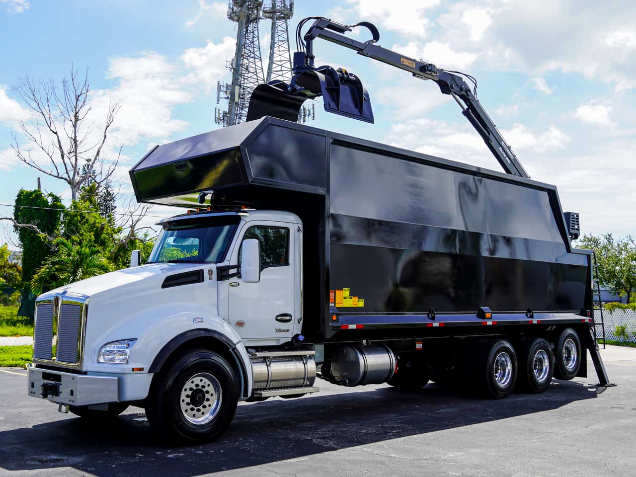17_KW Rear Load Grapple Truck for Sale 17_KW Rear Load Grapple Truck for Sale