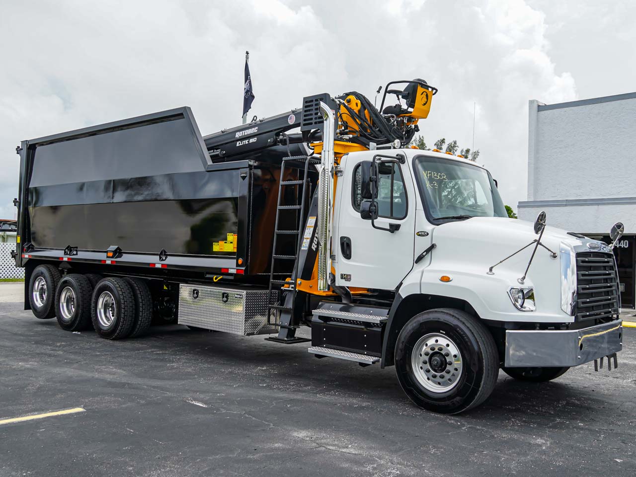 2027 FREIGHTLINER 114SD GRAPPLE TRUCK 2027 FREIGHTLINER 114SD GRAPPLE TRUCK - image 2 of 6