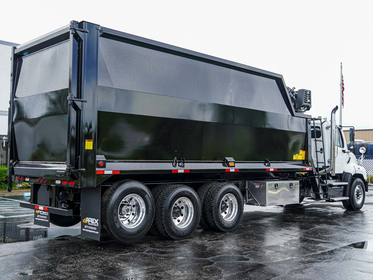 2027 FREIGHTLINER 114SD GRAPPLE TRUCK 2027 FREIGHTLINER 114SD GRAPPLE TRUCK - image 3 of 6