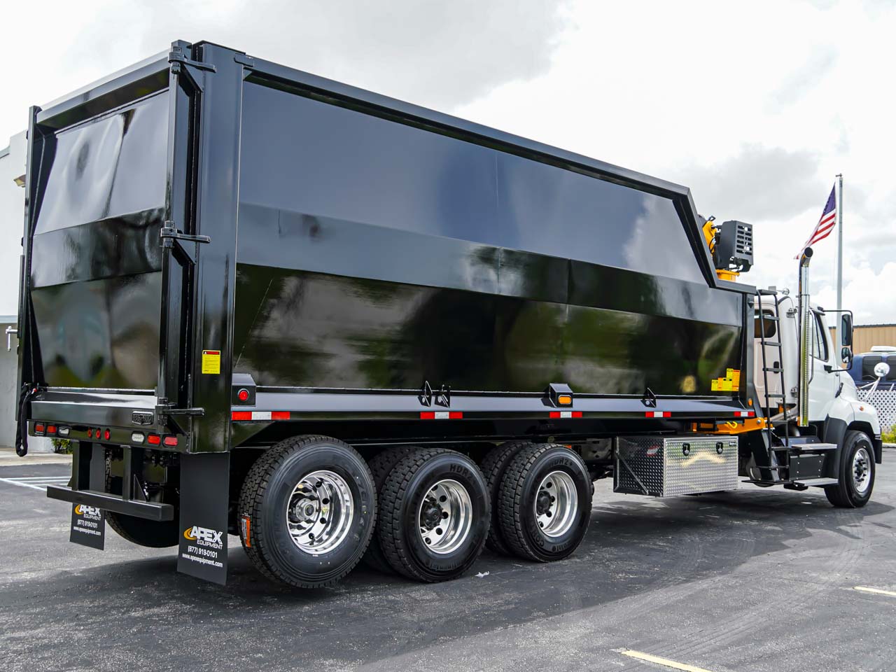 2027 FREIGHTLINER 114SD GRAPPLE TRUCK 2027 FREIGHTLINER 114SD GRAPPLE TRUCK - image 4 of 6