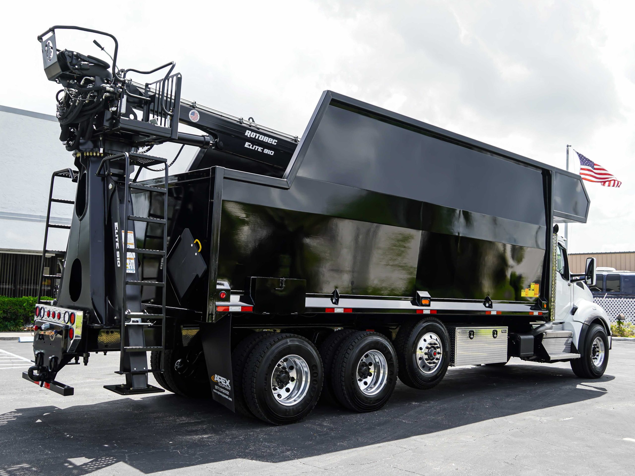2027 KENWORTH T880 ROTOBEC GRAPPLE TRUCK 2027 KENWORTH T880 ROTOBEC GRAPPLE TRUCK - image 3 of 6