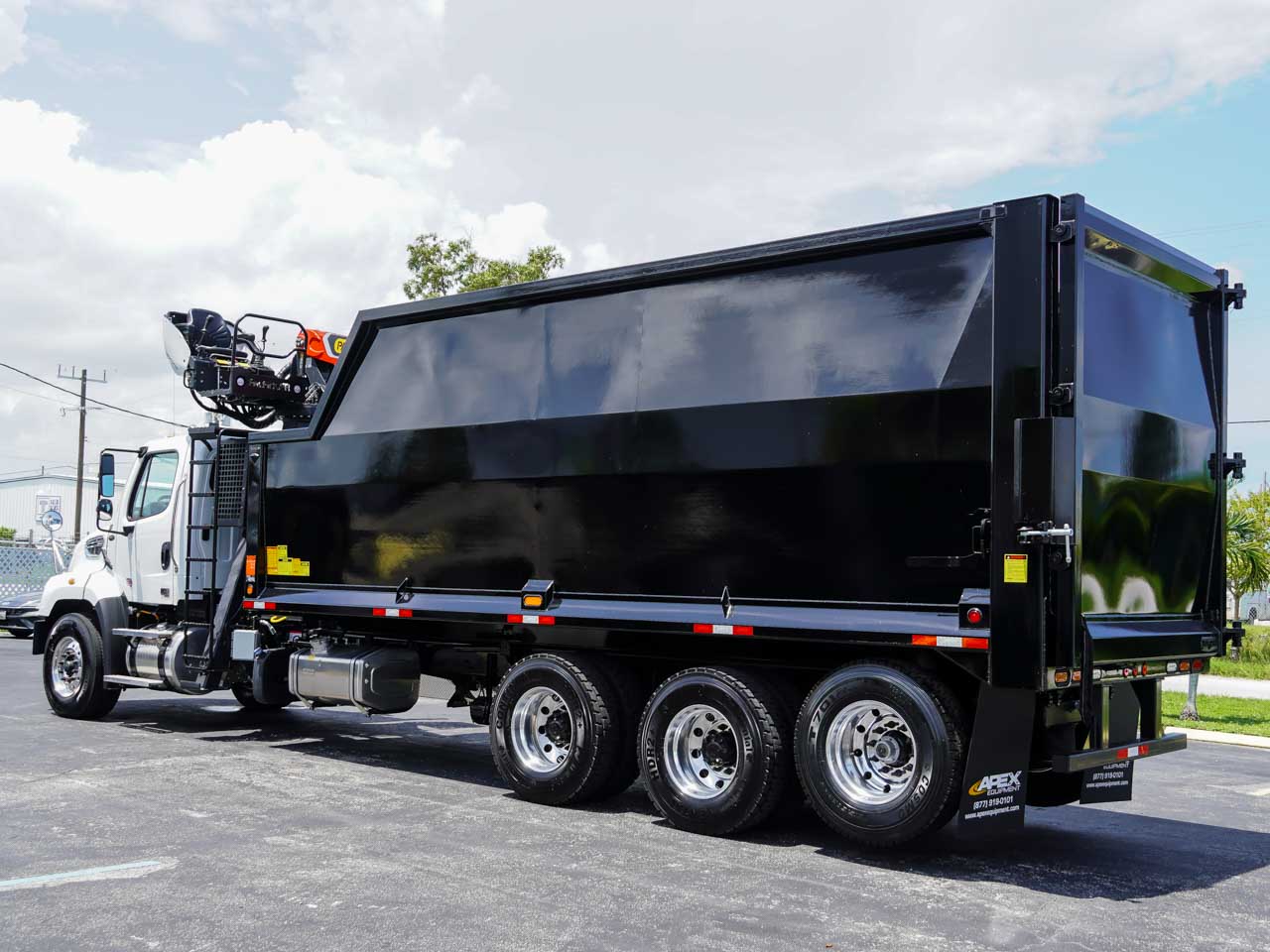 2027 FREIGHTLINER 114SD GRAPPLE TRUCK 2027 FREIGHTLINER 114SD GRAPPLE TRUCK - image 4 of 6