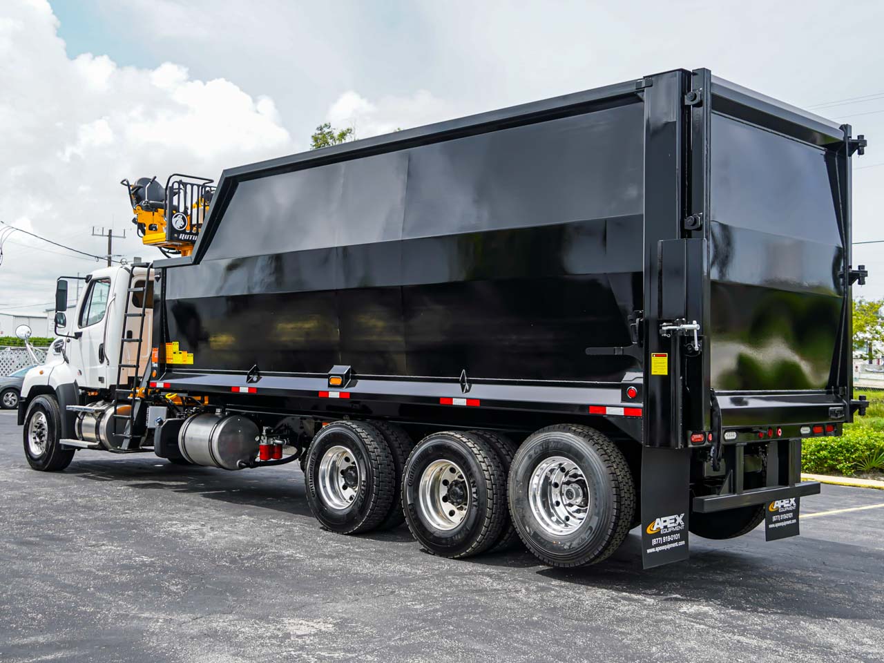 2027 FREIGHTLINER 114SD GRAPPLE TRUCK 2027 FREIGHTLINER 114SD GRAPPLE TRUCK - image 5 of 6
