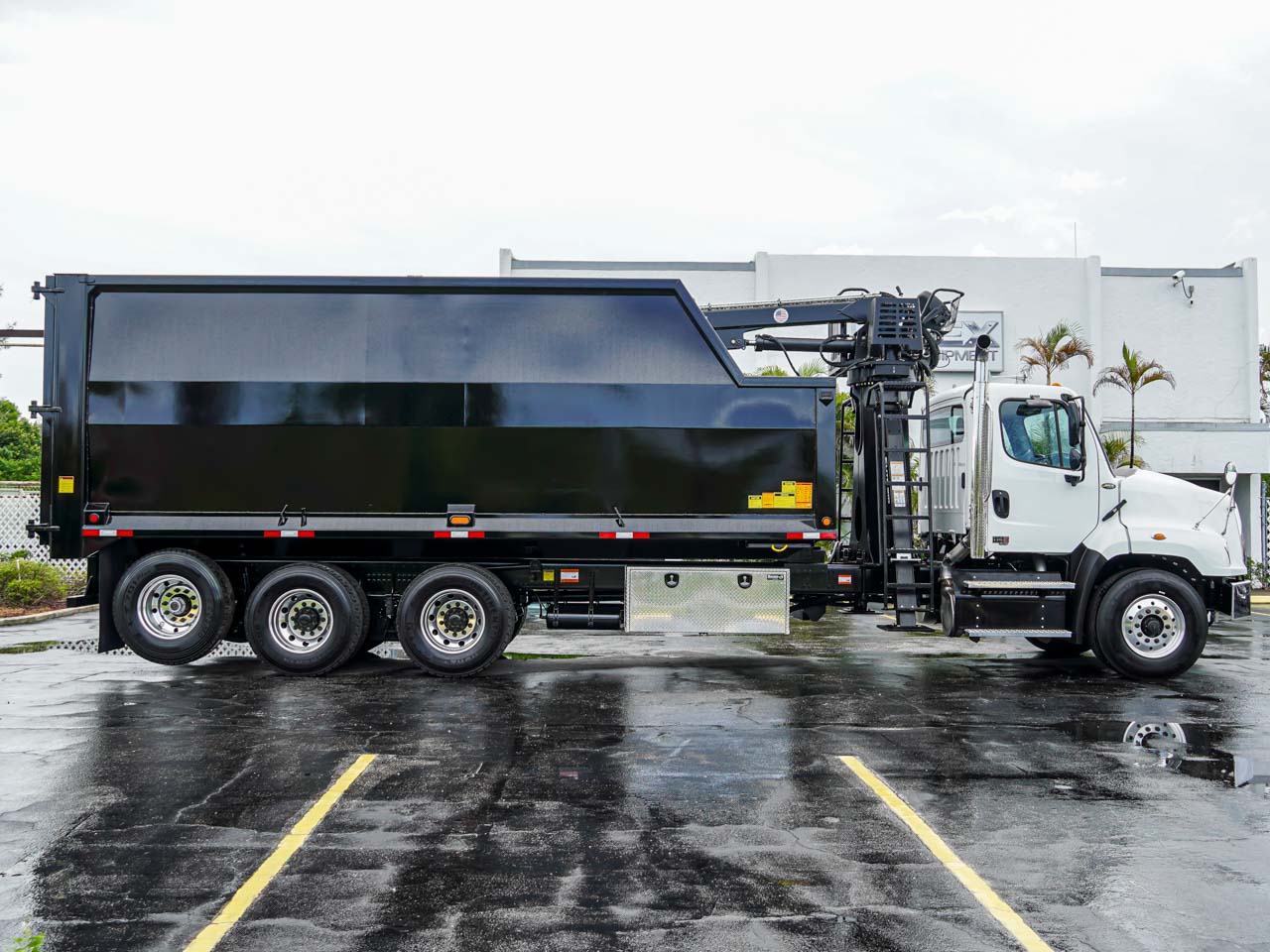 2027 FREIGHTLINER 114SD GRAPPLE TRUCK 2027 FREIGHTLINER 114SD GRAPPLE TRUCK - image 5 of 6