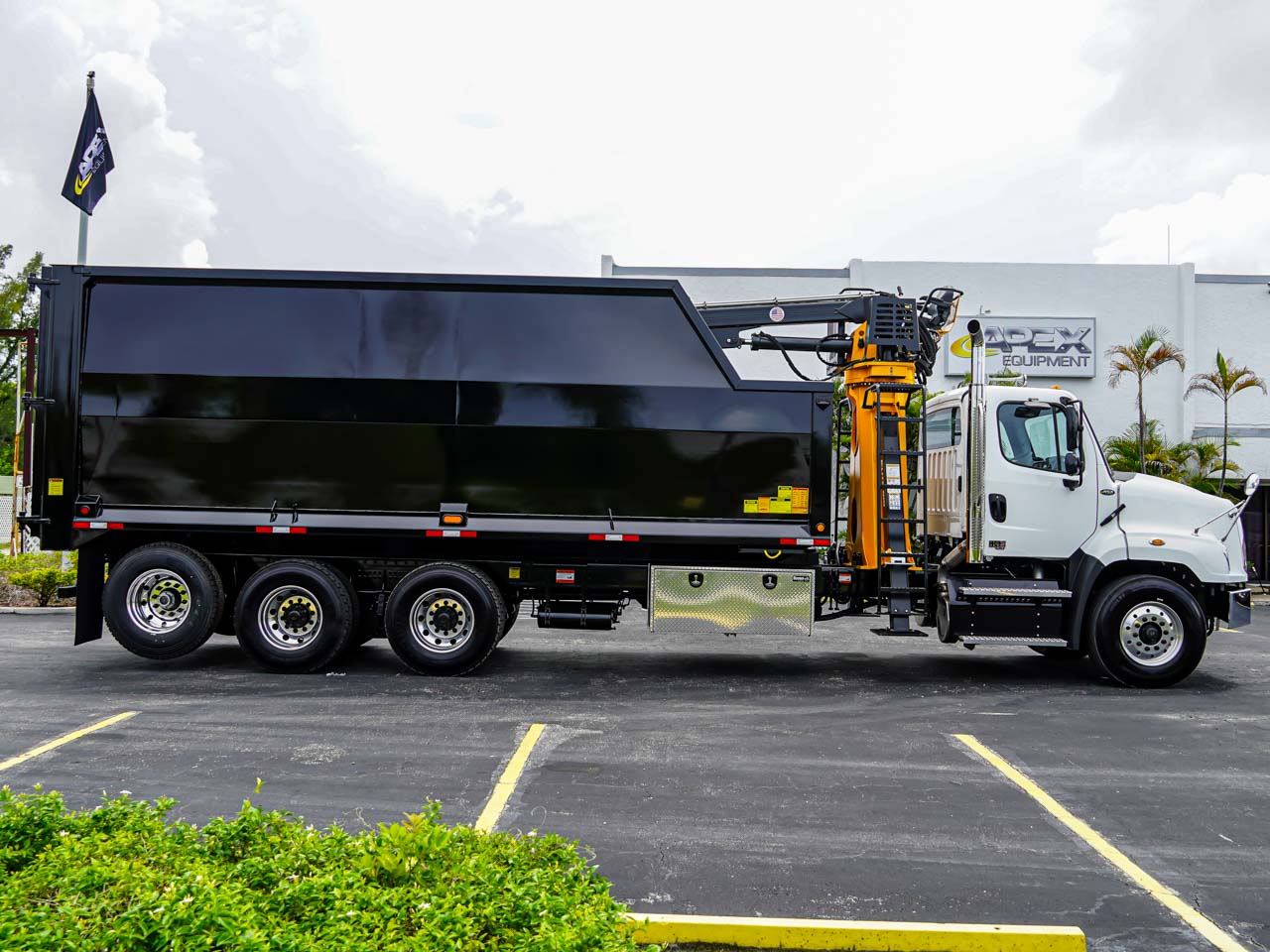 2027 FREIGHTLINER 114SD GRAPPLE TRUCK 2027 FREIGHTLINER 114SD GRAPPLE TRUCK - image 6 of 6