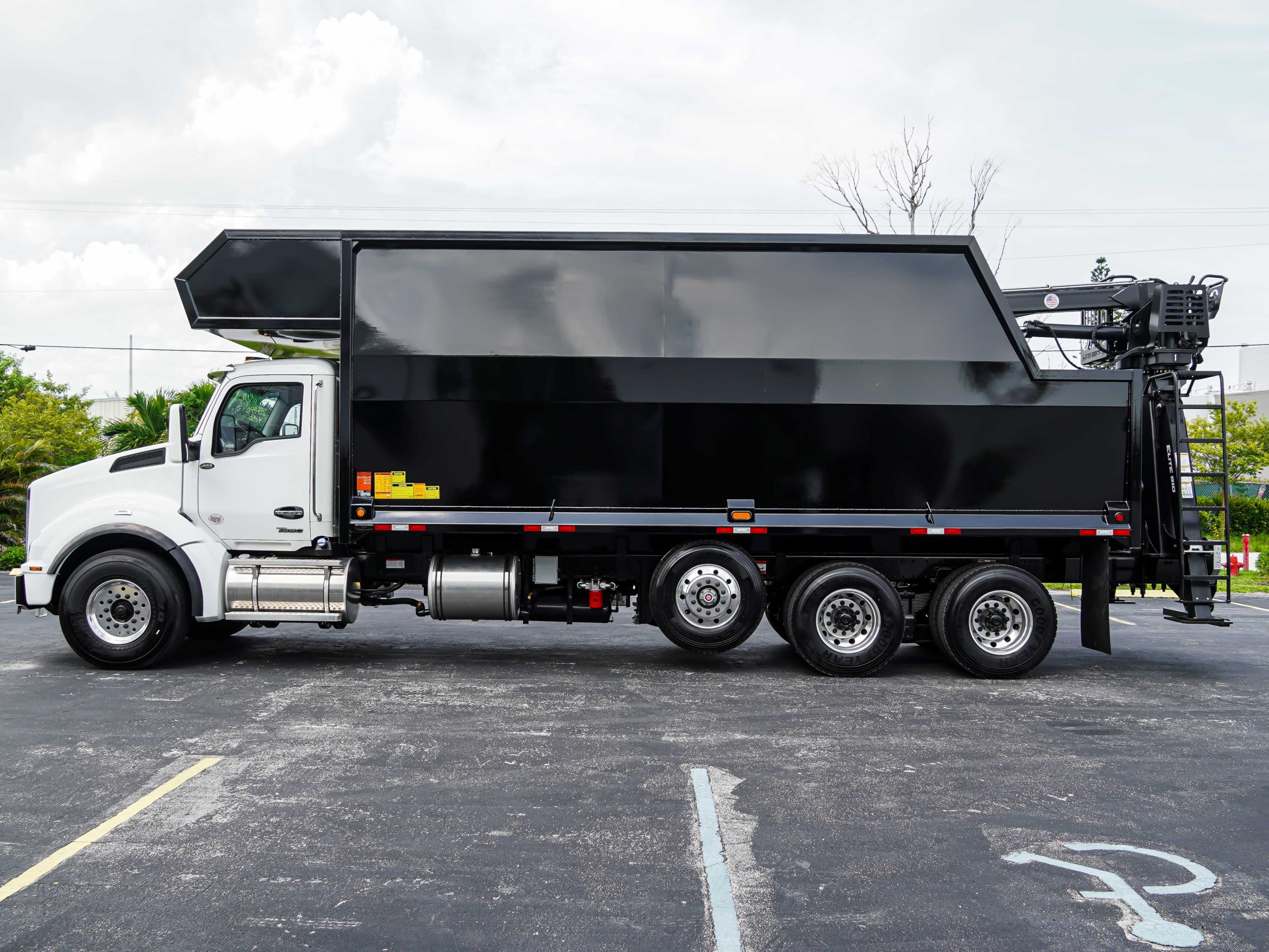 2027 KENWORTH T880 ROTOBEC GRAPPLE TRUCK 2027 KENWORTH T880 ROTOBEC GRAPPLE TRUCK - image 6 of 6