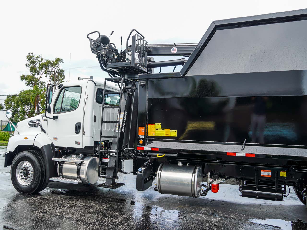 Freightliner Rotobec Grapple Truck for Sale Freightliner Rotobec Grapple Truck for Sale