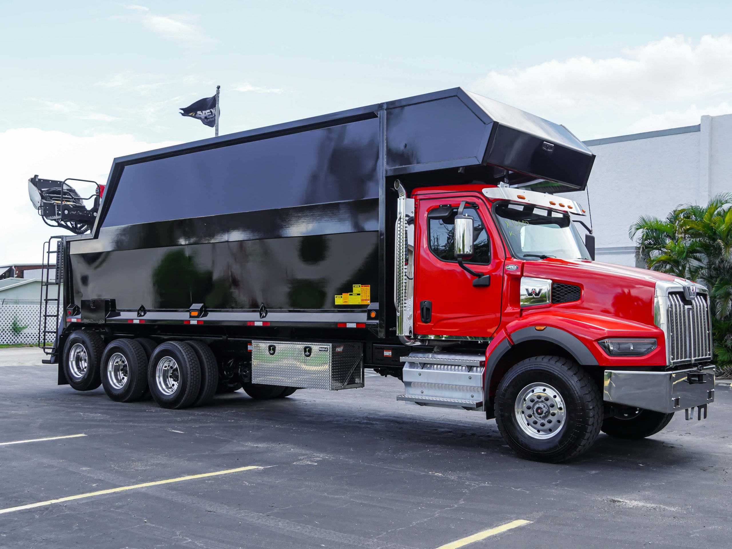 2027 WESTERN STAR 49X GRAPPLE TRUCK 2027 WESTERN STAR 49X GRAPPLE TRUCK - image 1 of 6