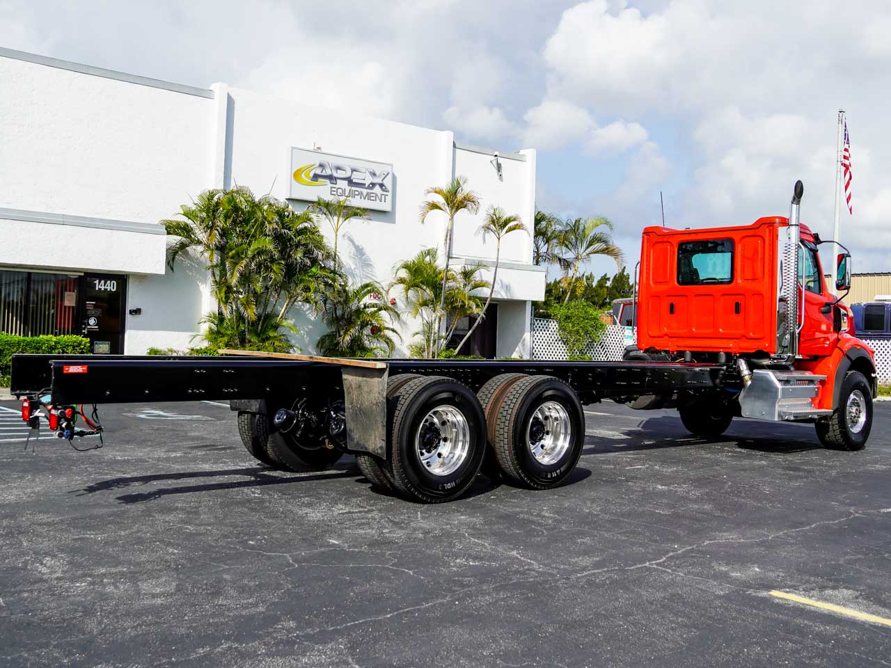 2027 WESTERN STAR 49X GRAPPLE TRUCK 2027 WESTERN STAR 49X GRAPPLE TRUCK - image 3 of 6