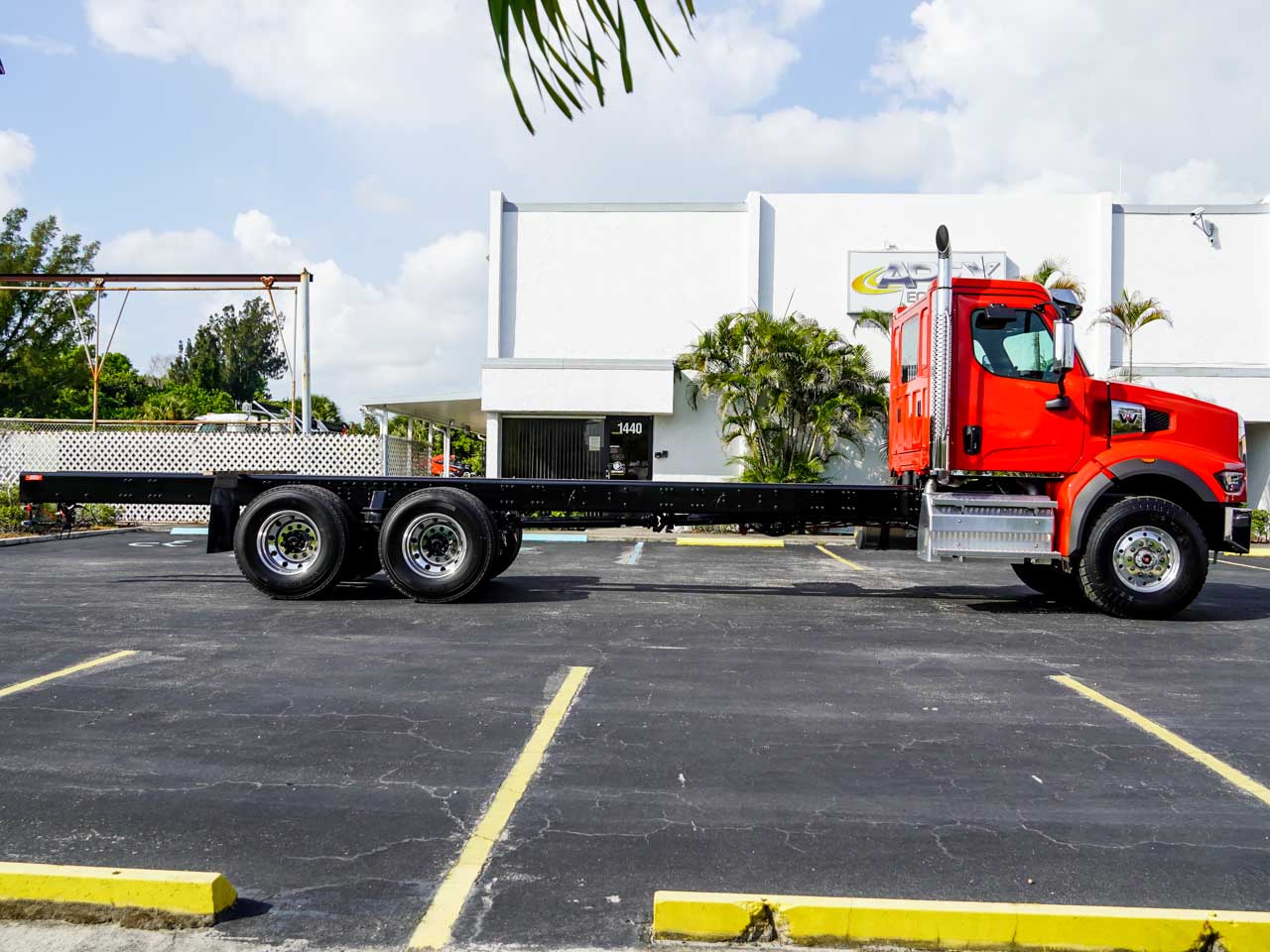 2027 WESTERN STAR 49X GRAPPLE TRUCK 2027 WESTERN STAR 49X GRAPPLE TRUCK - image 5 of 6