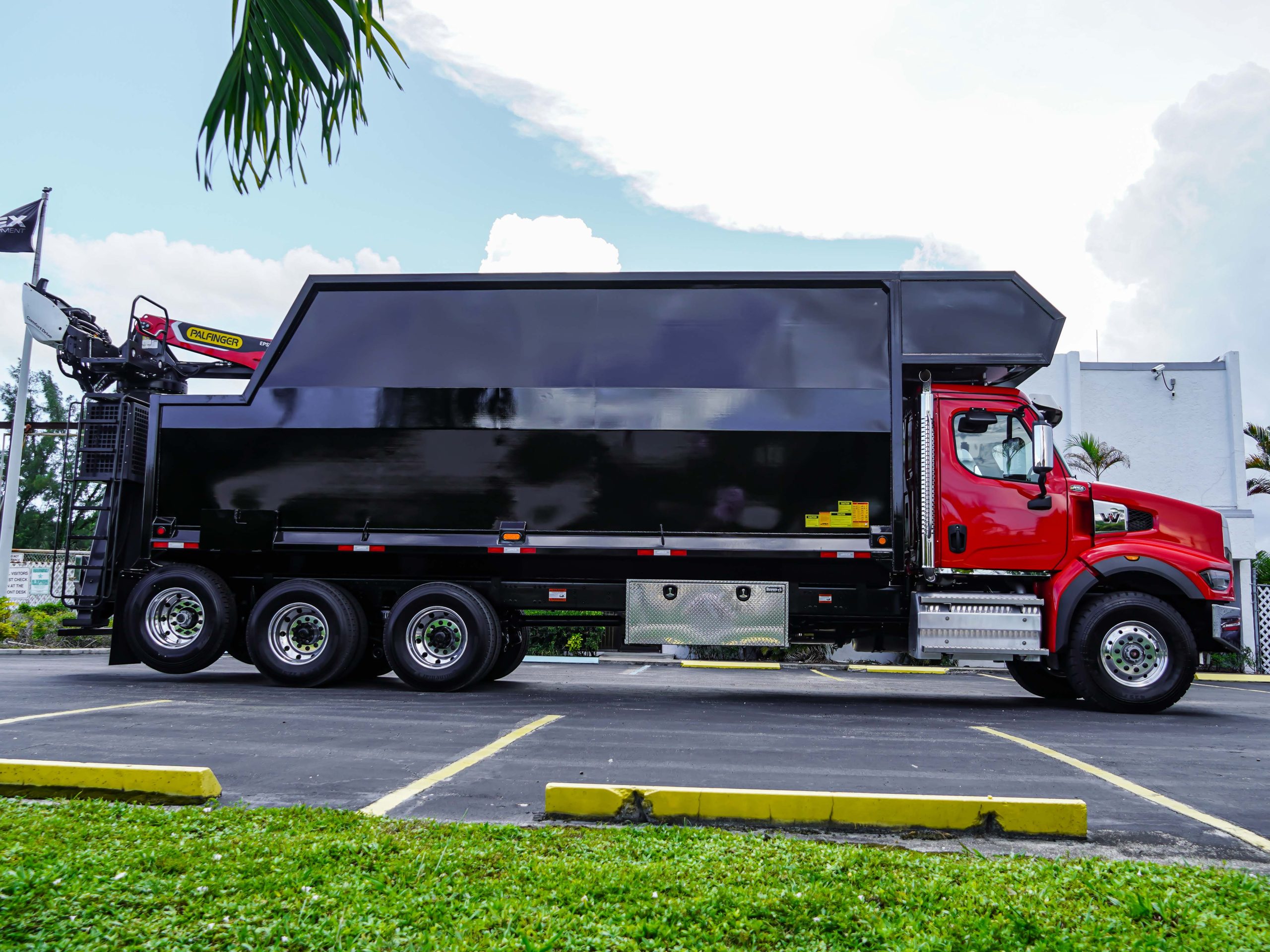 2027 WESTERN STAR 49X GRAPPLE TRUCK 2027 WESTERN STAR 49X GRAPPLE TRUCK - image 5 of 6