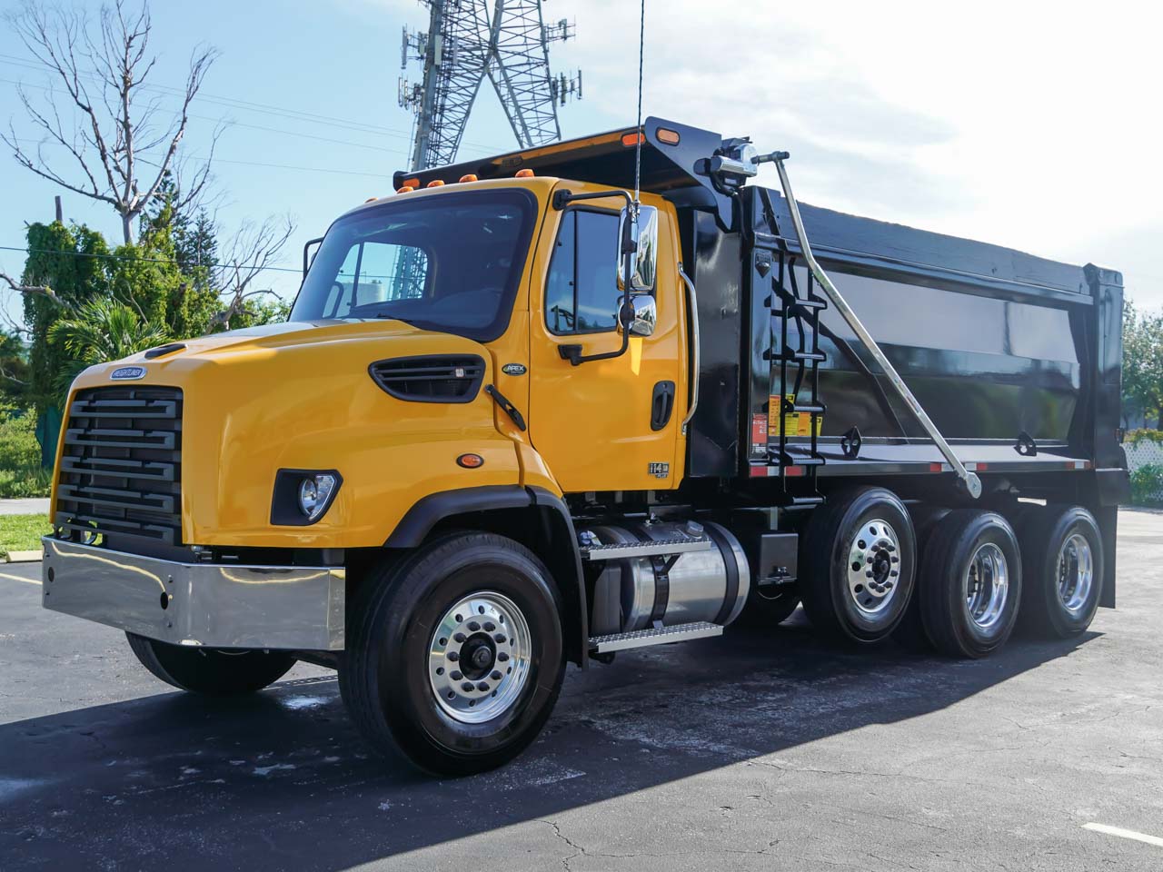 2026 FREIGHTLINER 114SD DUMP TRUCK FOR SALE 2026 FREIGHTLINER 114SD DUMP TRUCK FOR SALE - image 2 of 6