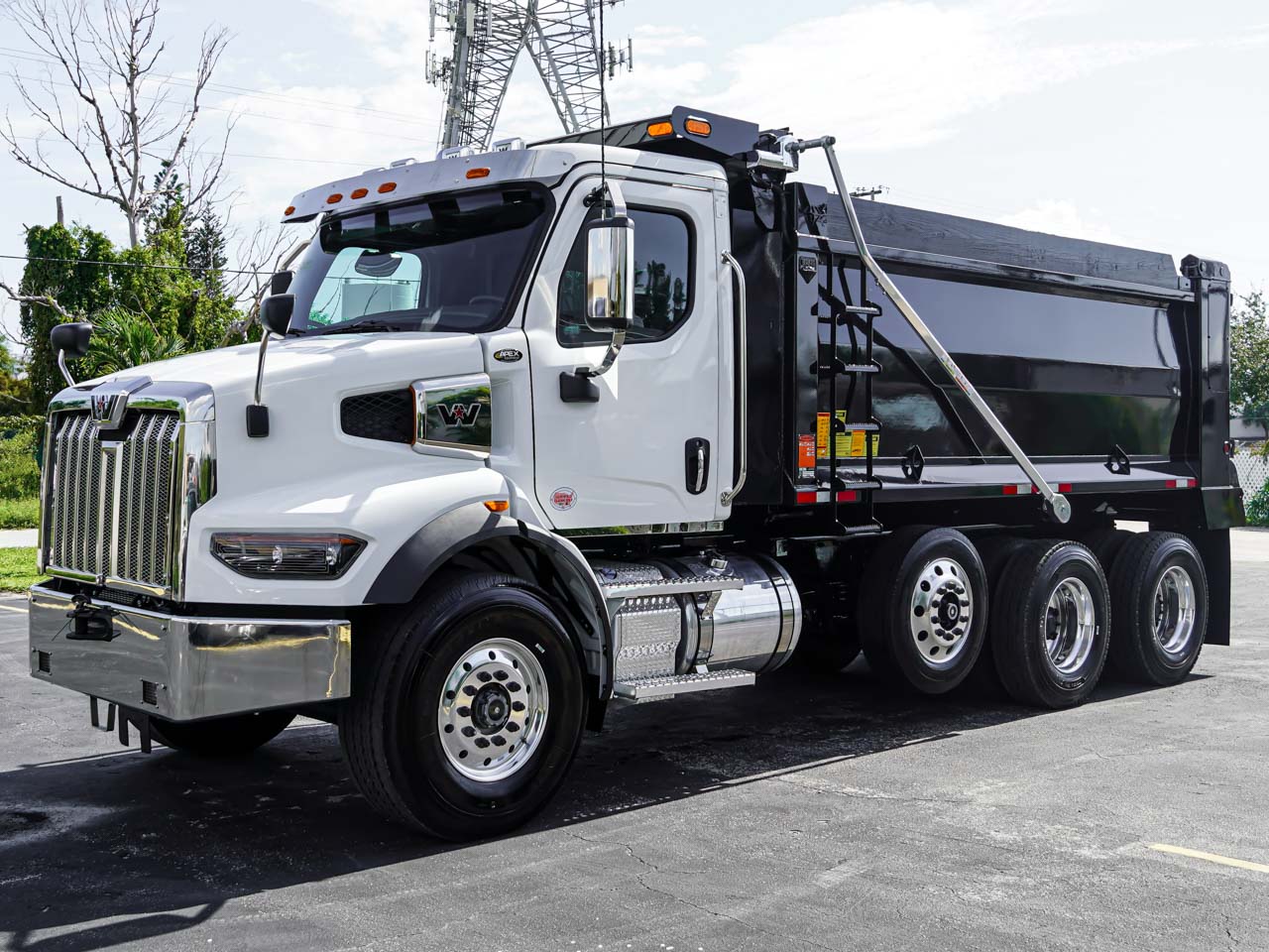 2026 WESTERN STAR 47X DUMP TRUCK FOR SALE 2026 WESTERN STAR 47X DUMP TRUCK FOR SALE - image 2 of 4