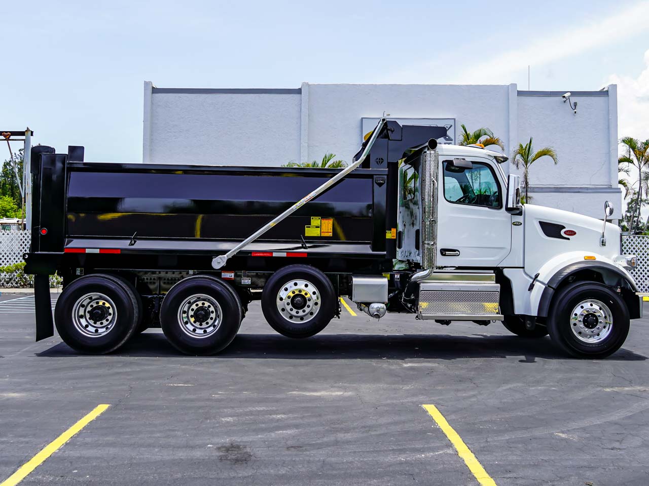 2026 PETERBILT 567 DUMP TRUCK FOR SALE 2026 PETERBILT 567 DUMP TRUCK FOR SALE - image 3 of 6