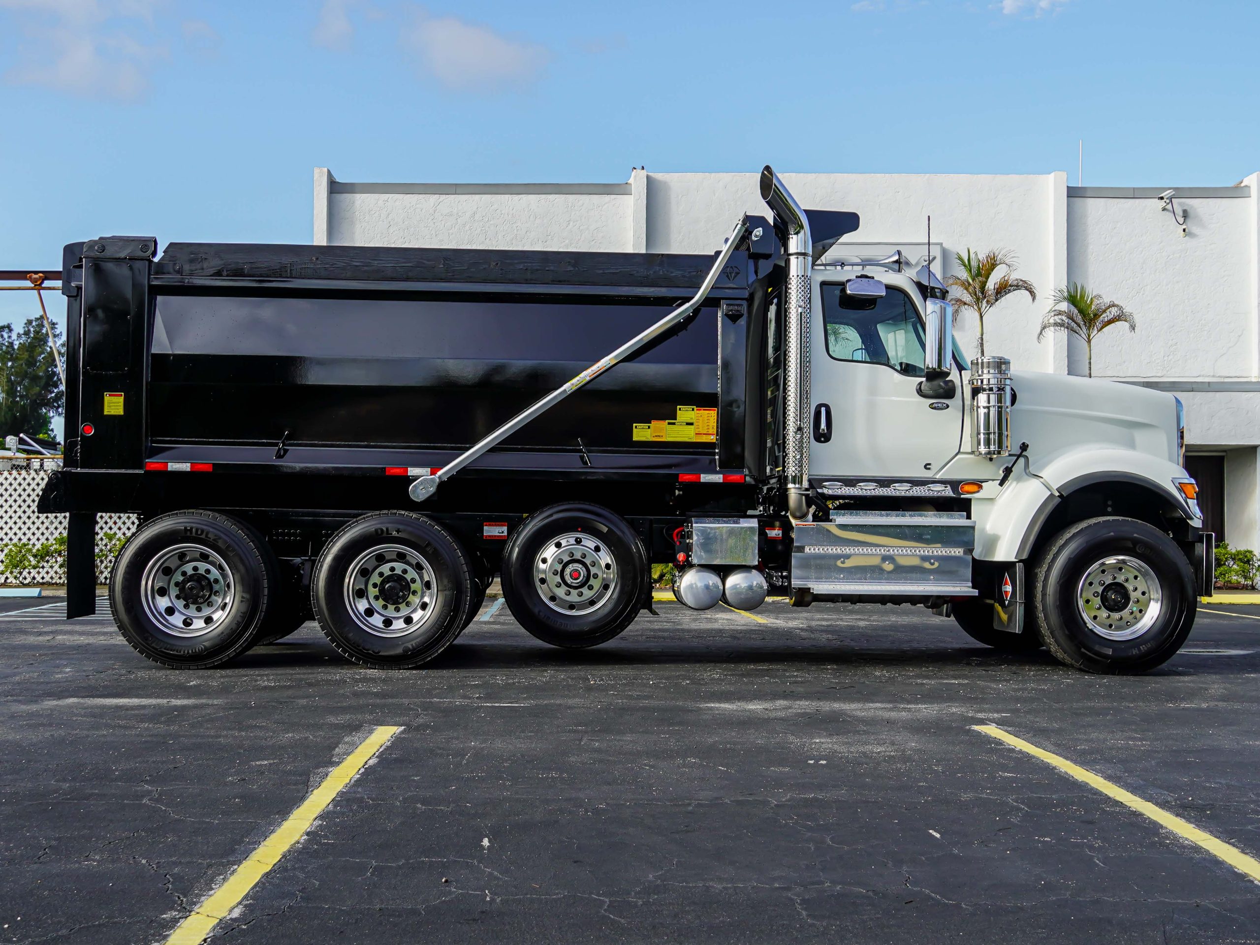 2026 INTERNATIONAL HX520 DUMP TRUCK FOR SALE 2026 INTERNATIONAL HX520 DUMP TRUCK FOR SALE - image 5 of 6