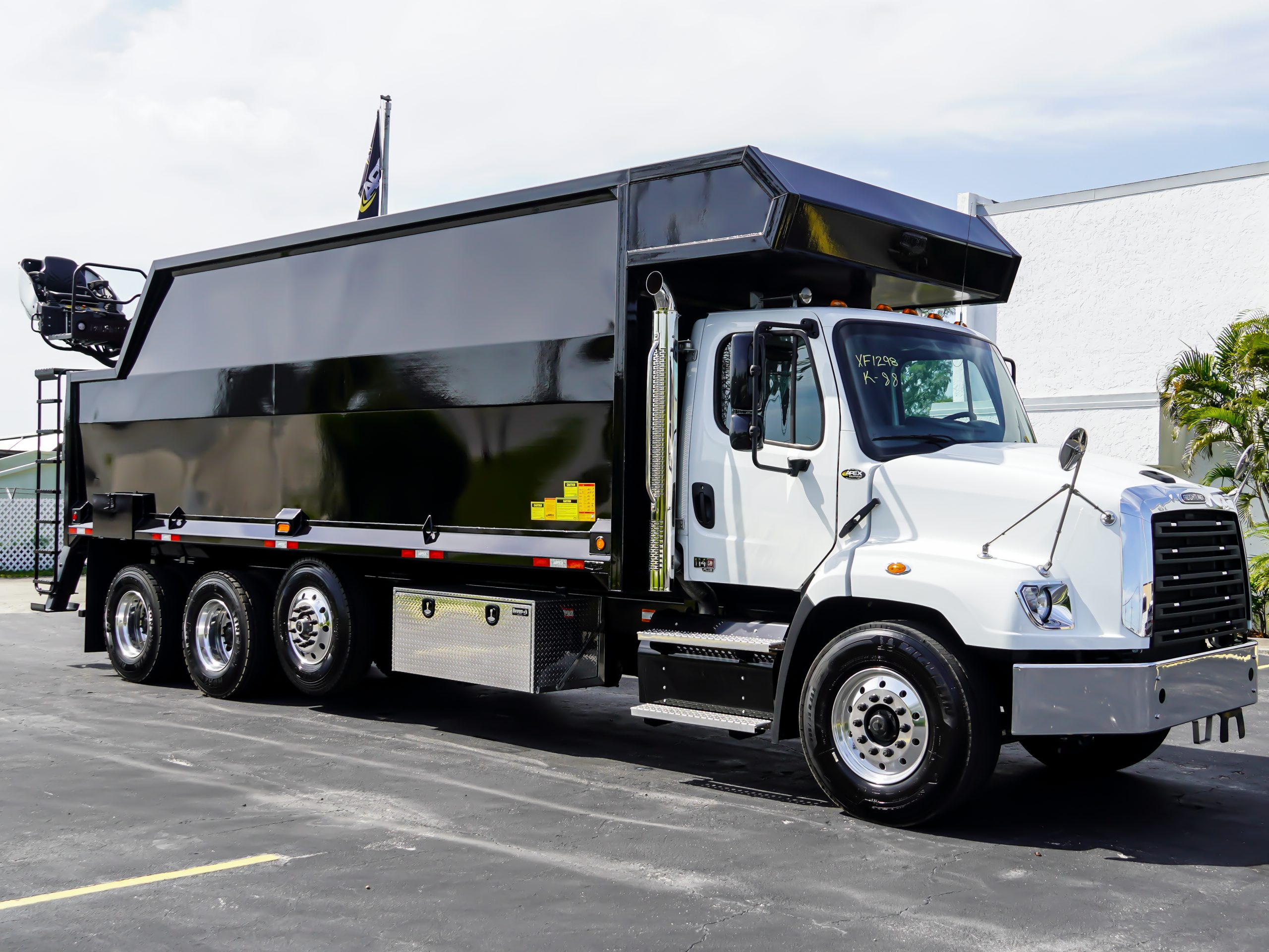 2027 FREIGHTLINER 114SD GRAPPLE TRUCK 2027 FREIGHTLINER 114SD GRAPPLE TRUCK - image 1 of 6